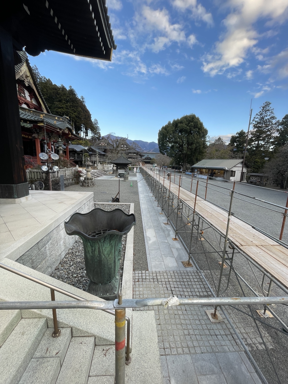 寺院での枠組足場施工